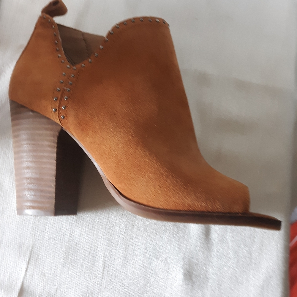 Lucky Brand Fawn suede color boots size 8 and a half
